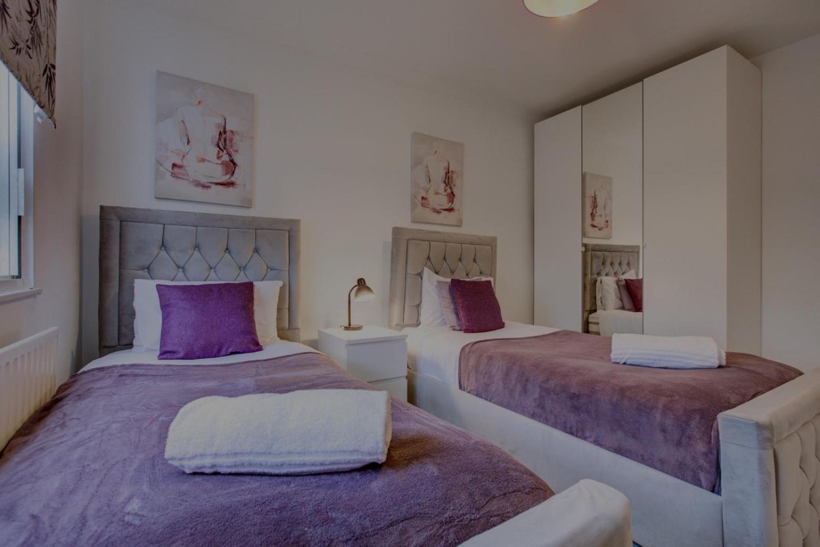 Central 4-Bedroom Gem Stylish & Walk-Able To Everything * London