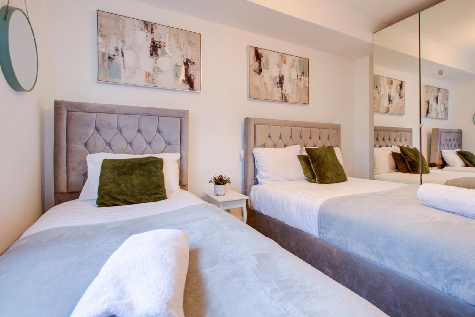 Central 4-Bedroom Gem Stylish & Walk-Able To Everything London